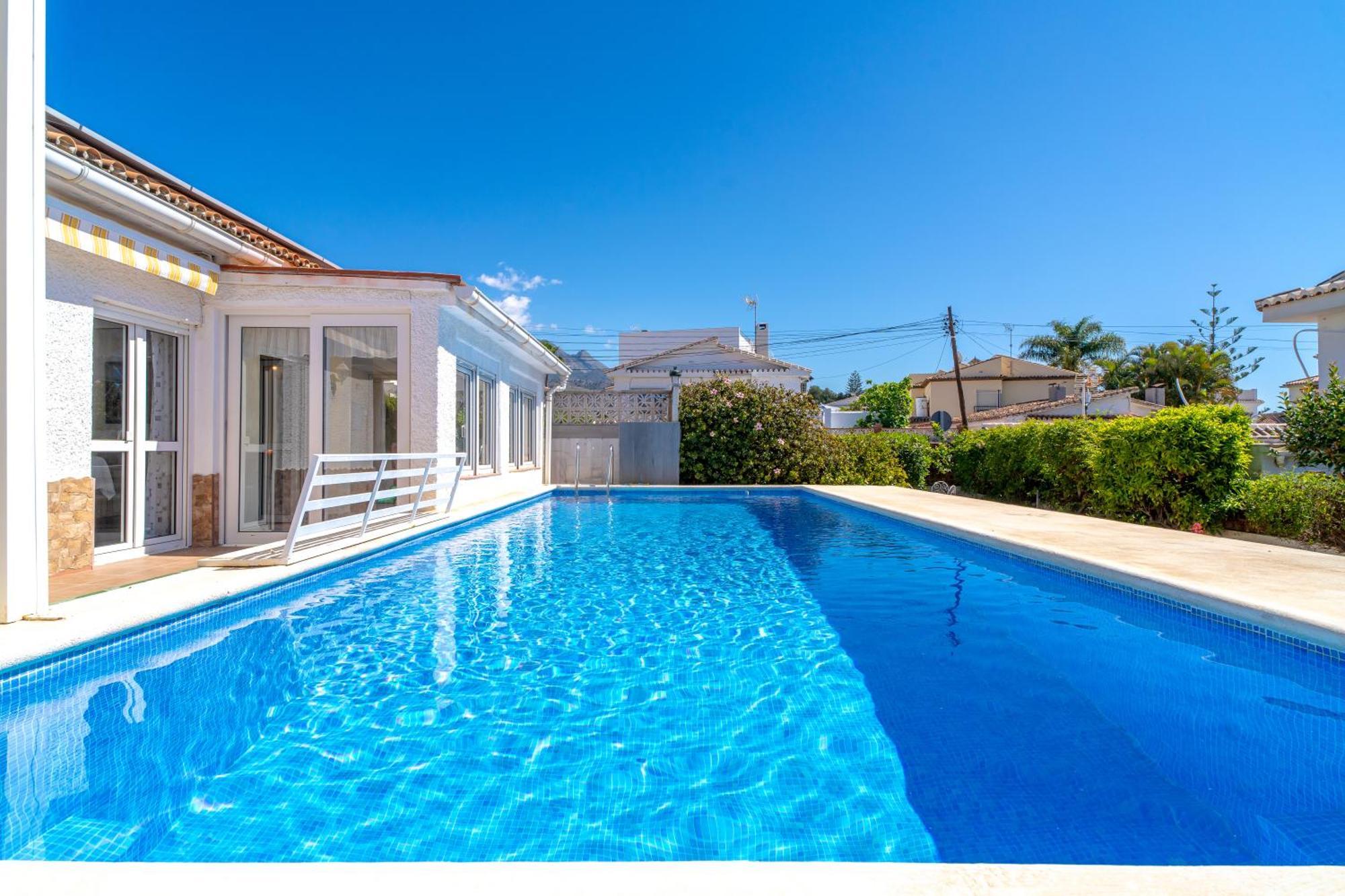 Villa Sevilla Casasol เนร์คา ภายนอก รูปภาพ