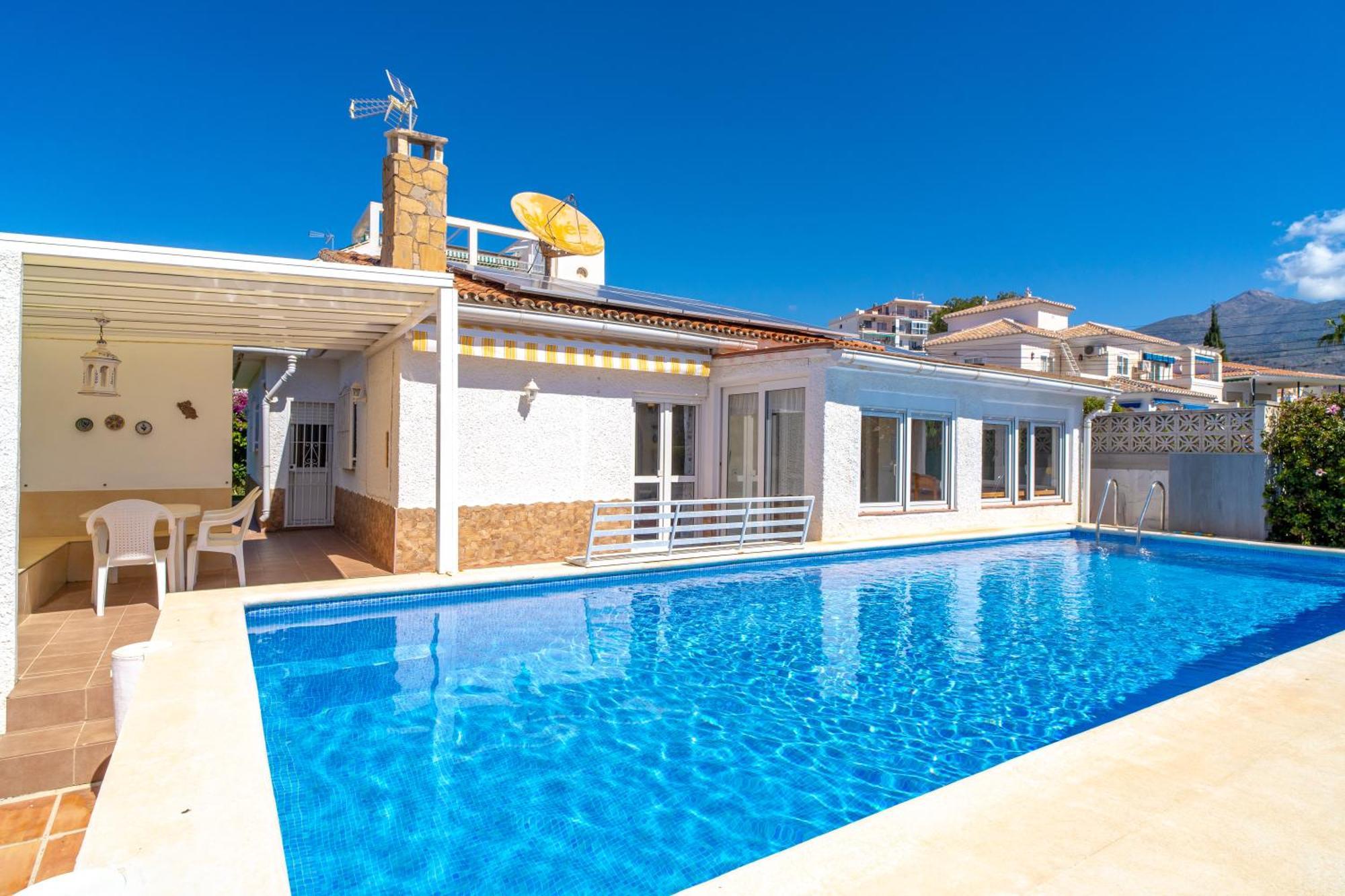 Villa Sevilla Casasol เนร์คา ภายนอก รูปภาพ