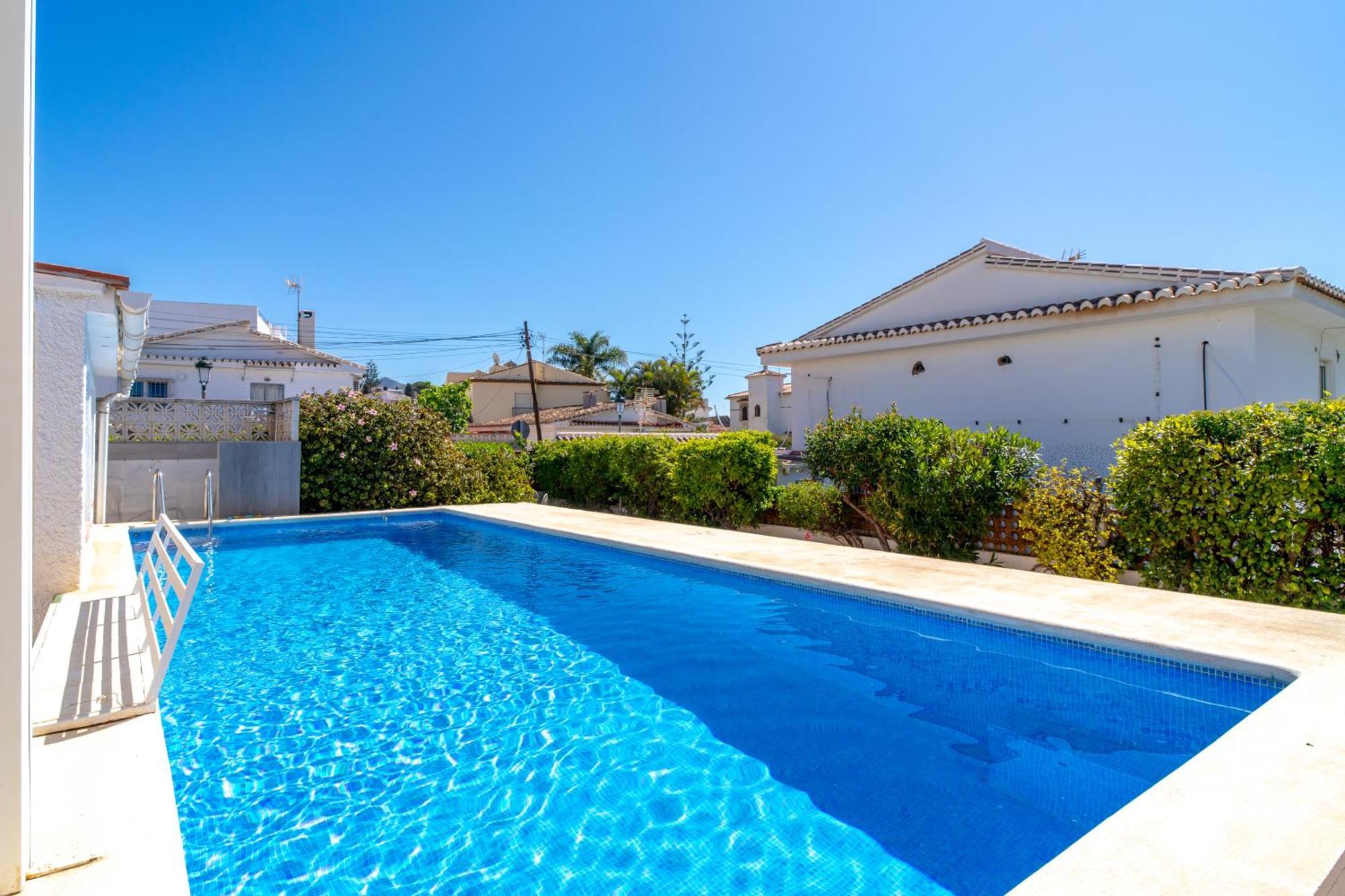 Villa Sevilla Casasol เนร์คา ภายนอก รูปภาพ