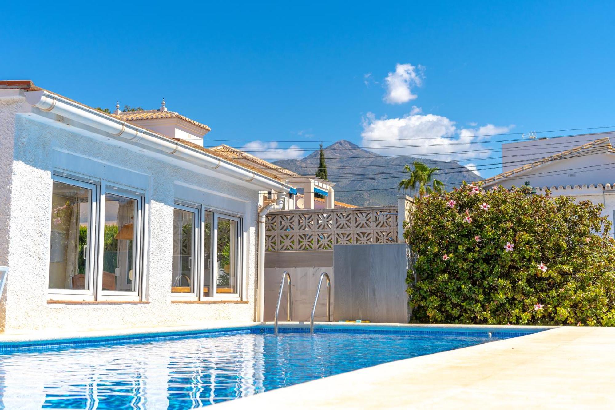 Villa Sevilla Casasol เนร์คา ภายนอก รูปภาพ